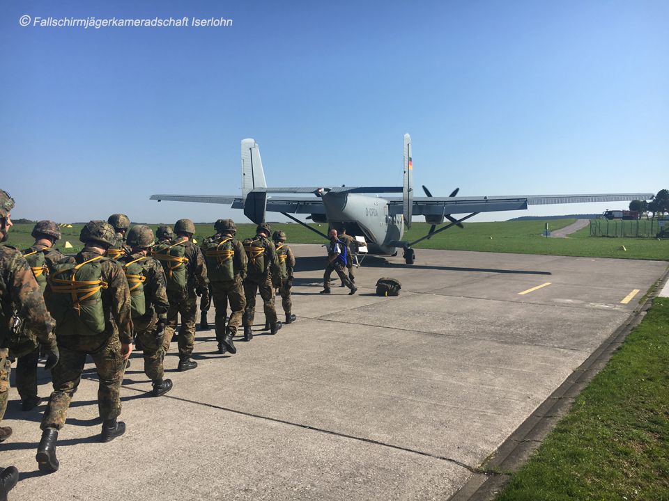 Tag der Fallschirmjäger 2018 an die Maschienen