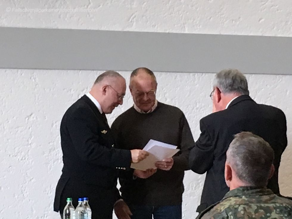 Ehrennadel BDF für KL Neuer