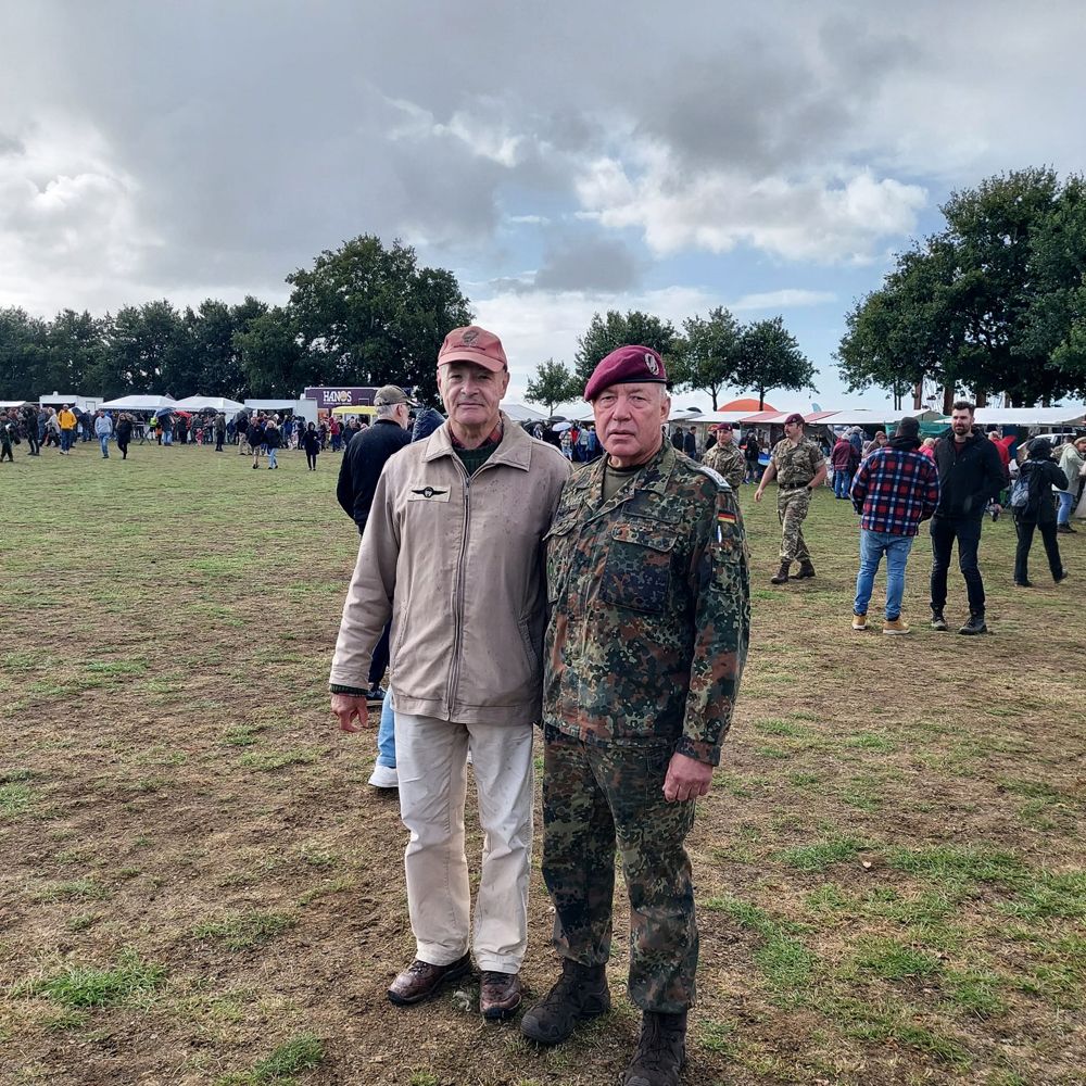 Kameraden ehem. FschJgBtl 273 und 314